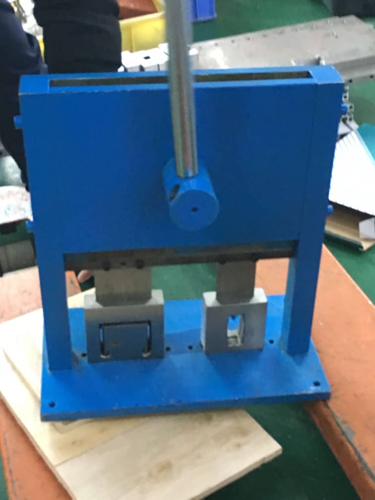 Sunpilot Venetian Rail Cutting machine